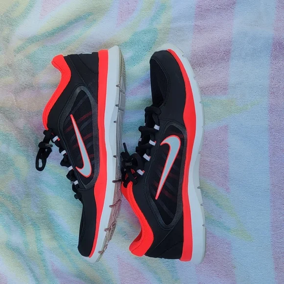 Women's Nike 8.5 - Picture 3 of 4